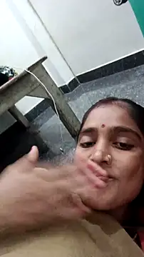 Snapshot of Guriya0076 chatting on 8, 9, 2025 Guriya0076 online show from 8, 9, 2025