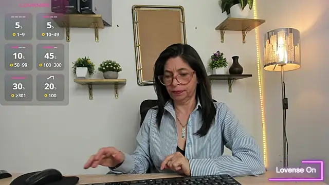Snapshot of SabinaDeluxe_cg chatting on 16, 10, 2025 SabinaDeluxe cg online show from 16, 10, 2025