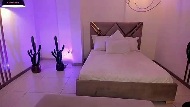 Snapshot of AmbarJames_ chatting on 8, 1, 2026 AmbarJames online show from 8, 1, 2026