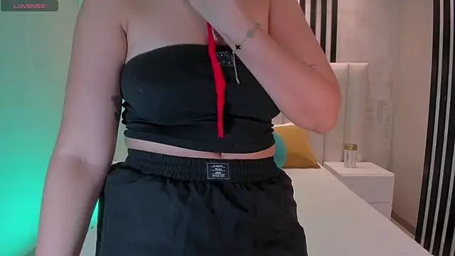 Snapshot of AmbarJames_ chatting on 10, 2, 2026 AmbarJames online show from 10, 2, 2026