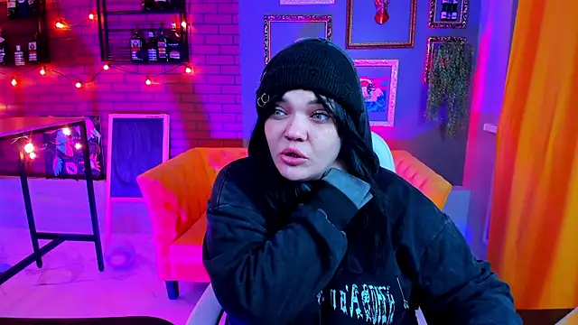 MaryHarrys online show from 6, 11, 2025