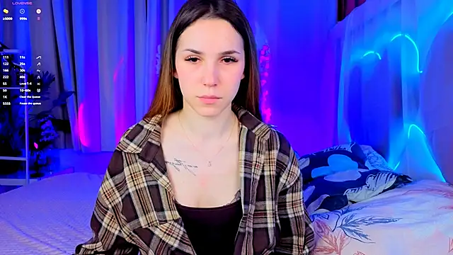 Snapshot of -CindyLou chatting on 19, 10, 2025 -CindyLou online show from 19, 10, 2025