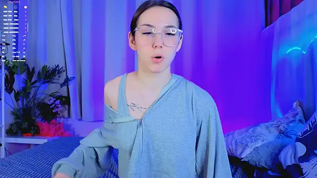 Snapshot of -CindyLou chatting on 26, 11, 2025 -CindyLou online show from 26, 11, 2025