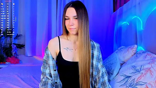 Snapshot of -CindyLou chatting on 16, 12, 2025 -CindyLou online show from 16, 12, 2025