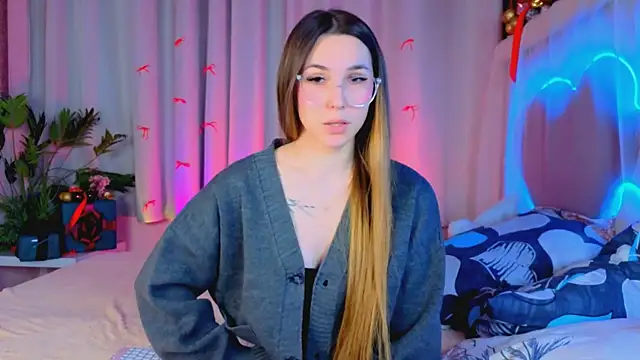 Snapshot of -CindyLou chatting on 6, 1, 2026 -CindyLou online show from 6, 1, 2026