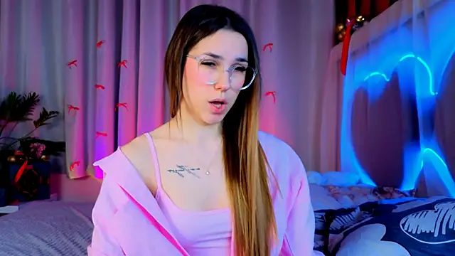 Snapshot of -CindyLou chatting on 8, 1, 2026 -CindyLou online show from 8, 1, 2026