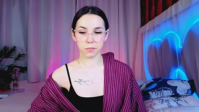 Snapshot of -CindyLou chatting on 7, 2, 2026 -CindyLou online show from 7, 2, 2026