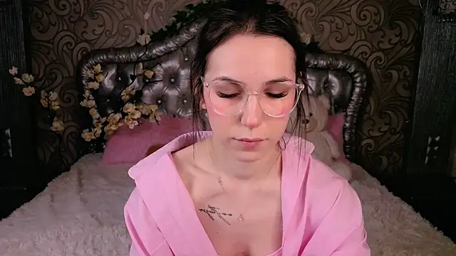 Snapshot of -CindyLou chatting on 14, 2, 2026 -CindyLou online show from 14, 2, 2026