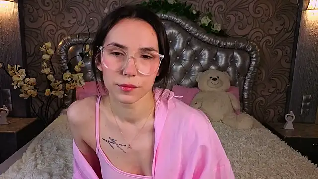 Snapshot of -CindyLou chatting on 20, 3, 2026 -CindyLou online show from 20, 3, 2026