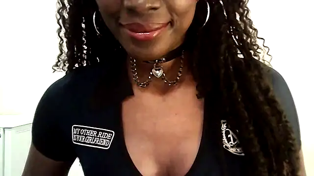 Snapshot of Chatdoll2 chatting on 18, 10, 2025 Chatdoll2 online show from 18, 10, 2025