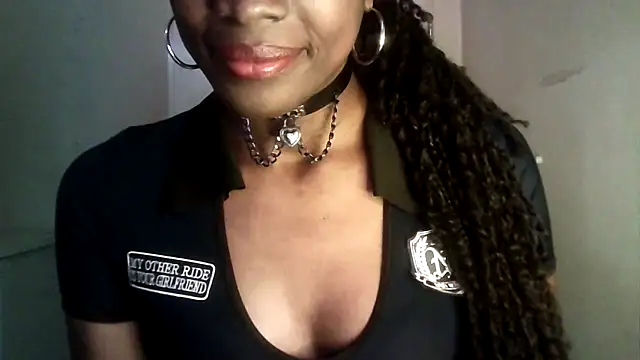 Snapshot of Chatdoll2 chatting on 23, 11, 2025 Chatdoll2 online show from 23, 11, 2025