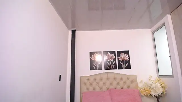 Snapshot of pinky_f00x chatting on 18, 4, 2026 pinky f00x online show from 18, 4, 2026