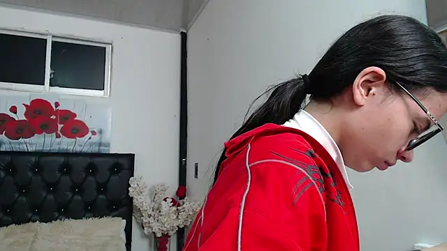 Snapshot of pinky_f00x chatting on 2, 5, 2026 pinky f00x online show from 2, 5, 2026