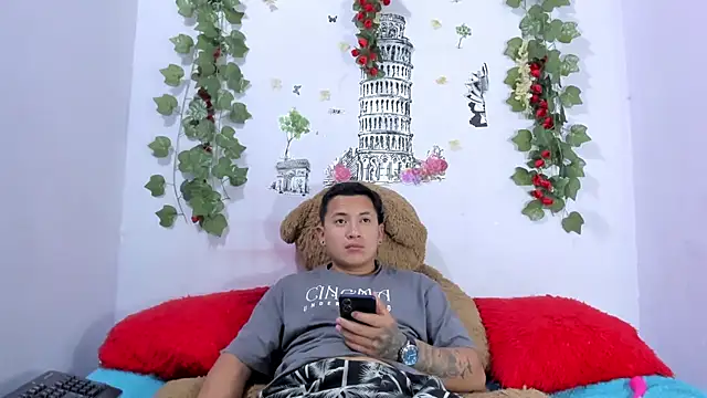 NataliaAndJulliam online show from 11, 1, 2026