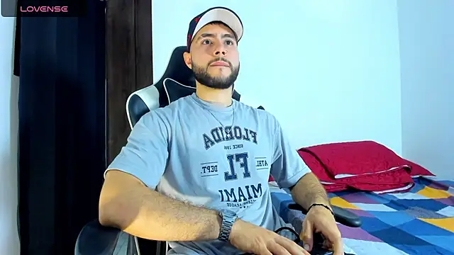 Snapshot of bryan_mugn chatting on 9, 9, 2025 bryan mugn online show from 9, 9, 2025