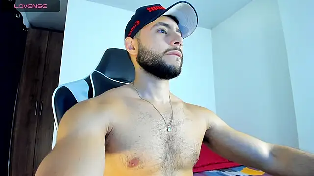 Snapshot of bryan_mugn chatting on 5, 10, 2025 bryan mugn online show from 5, 10, 2025