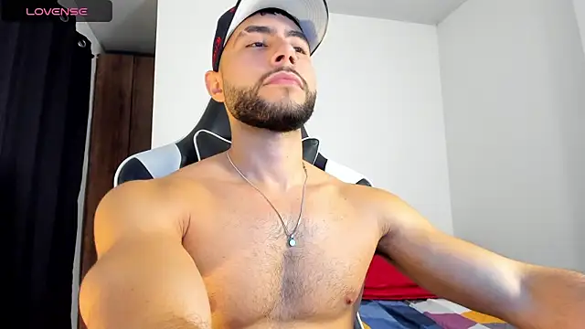 Snapshot of bryan_mugn chatting on 5, 11, 2025 bryan mugn online show from 5, 11, 2025