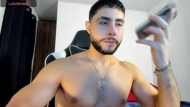 Snapshot of bryan_mugn chatting on 8, 11, 2025 bryan mugn online show from 8, 11, 2025