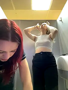 Snapshot of Cum_girlss chatting on 21, 11, 2025 Cum girlss online show from 21, 11, 2025