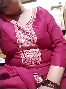 Snapshot of Cute_Amiya chatting on 4, 11, 2025 Cute Amiya online show from 4, 11, 2025