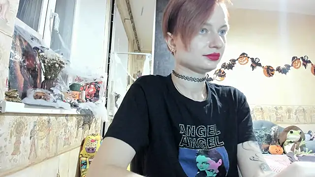 Snapshot of WatsonMi chatting on 19, 10, 2025 WatsonMi online show from 19, 10, 2025