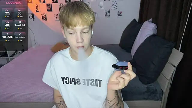 Snapshot of olivertasty chatting on 13, 9, 2025 olivertasty online show from 13, 9, 2025