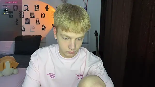 Snapshot of olivertasty chatting on 12, 10, 2025 olivertasty online show from 12, 10, 2025