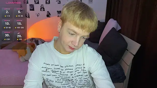 Snapshot of olivertasty chatting on 20, 10, 2025 olivertasty online show from 20, 10, 2025