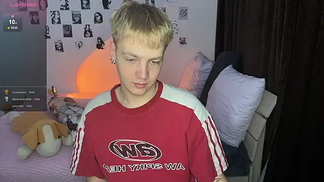 Snapshot of olivertasty chatting on 30, 10, 2025 olivertasty online show from 30, 10, 2025