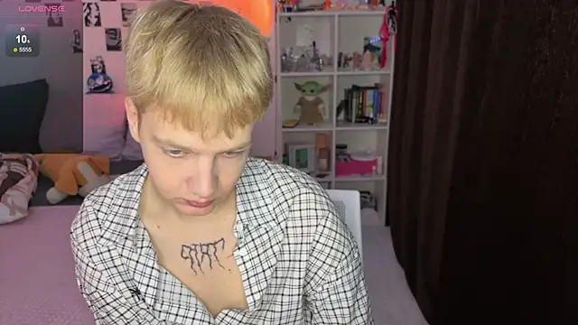 Snapshot of olivertasty chatting on 10, 11, 2025 olivertasty online show from 10, 11, 2025