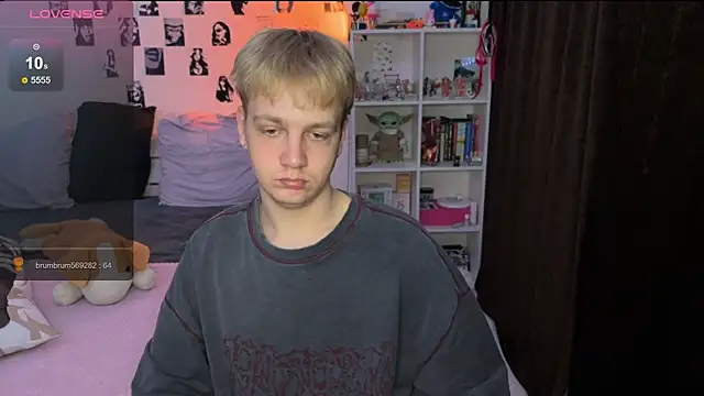 Snapshot of olivertasty chatting on 19, 11, 2025 olivertasty online show from 19, 11, 2025