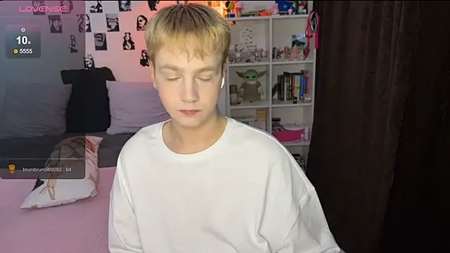 Snapshot of olivertasty chatting on 19, 11, 2025 olivertasty online show from 19, 11, 2025