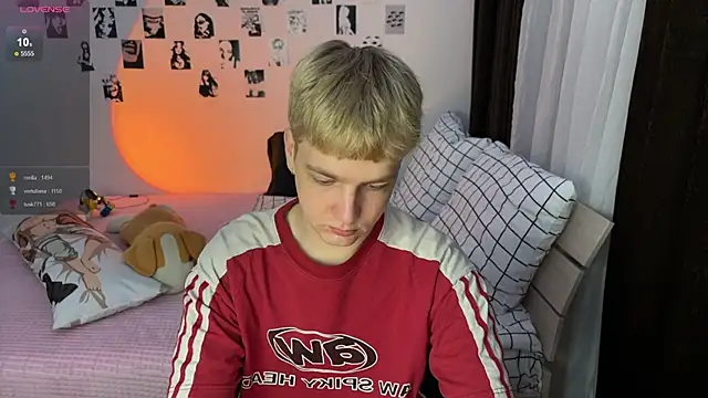 Snapshot of olivertasty chatting on 19, 12, 2025 olivertasty online show from 19, 12, 2025