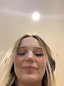 Snapshot of softlyblessed chatting on 11, 10, 2025 softlyblessed online show from 11, 10, 2025