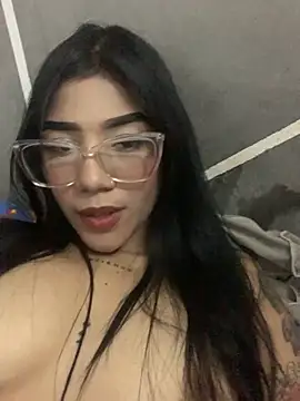 Snapshot of ElaRose_12 chatting on 6, 11, 2025 ElaRose 12 online show from 6, 11, 2025