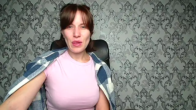 Kelly Kisss online show from 24, 11, 2025