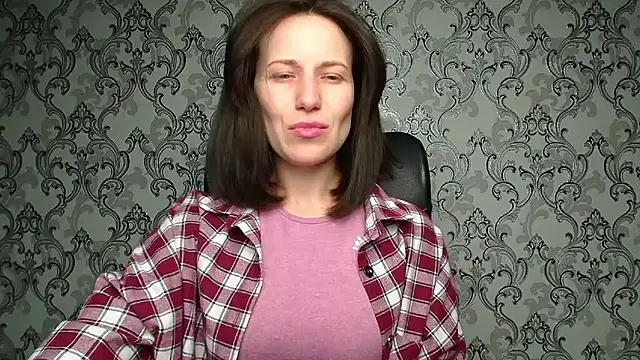 Kelly Kisss online show from 1, 2, 2026