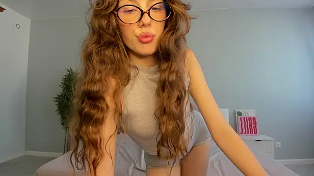 Snapshot of roxxxy_10 chatting on 22, 10, 2025 roxxxy 10 online show from 22, 10, 2025