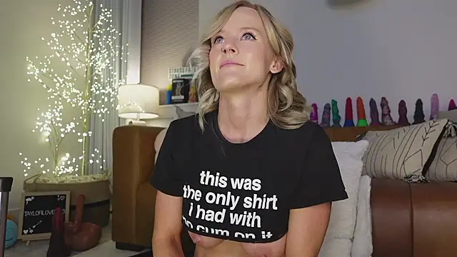 Taylorlove303 online show from 28, 2, 2026