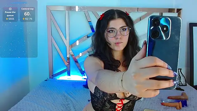 Snapshot of hannia_baileys chatting on 15, 12, 2025 hannia baileys online show from 15, 12, 2025