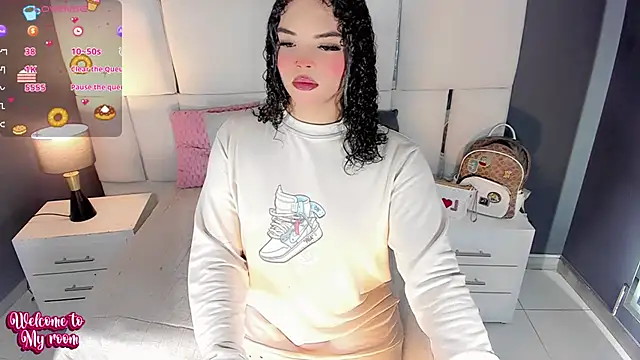 LiaFernandaa online show from 11, 11, 2025