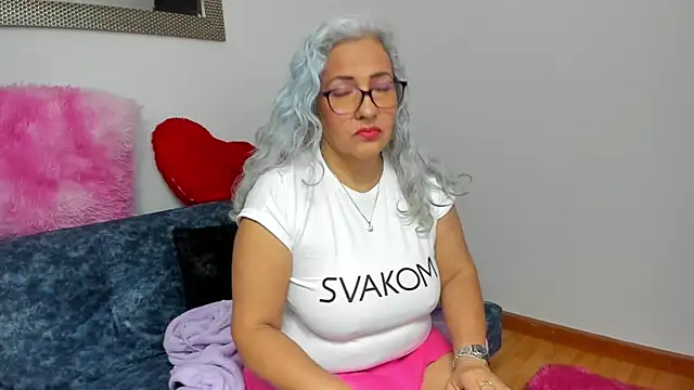 Snapshot of marilyn70 chatting on 23, 11, 2025 marilyn70 online show from 23, 11, 2025