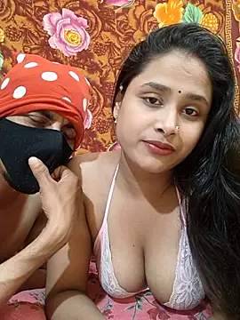 Seducing couple online show from 11, 2, 2026