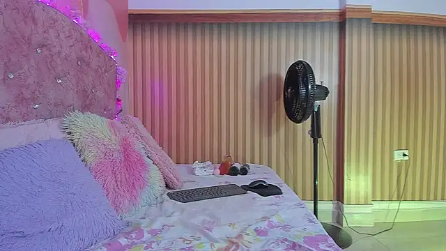 violet taylor  online show from 1, 10, 2025