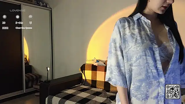 Snapshot of OdelynBagge chatting on 3, 11, 2025 OdelynBagge online show from 3, 11, 2025