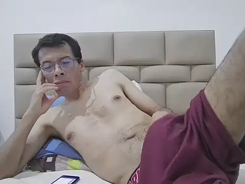 skinnylatino51 online show from 8, 3, 2026