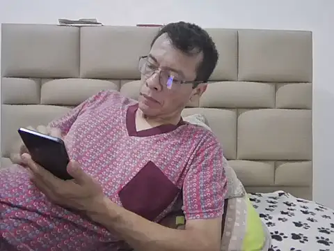 skinnylatino51 online show from 5, 4, 2026