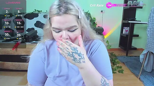 Snapshot of _CandyM1lky_ chatting on 11, 9, 2025 CandyM1lky online show from 11, 9, 2025