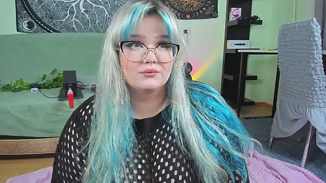 Snapshot of _CandyM1lky_ chatting on 20, 10, 2025 CandyM1lky online show from 20, 10, 2025