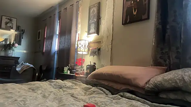 sexyred77713 online show from 25, 2, 2026